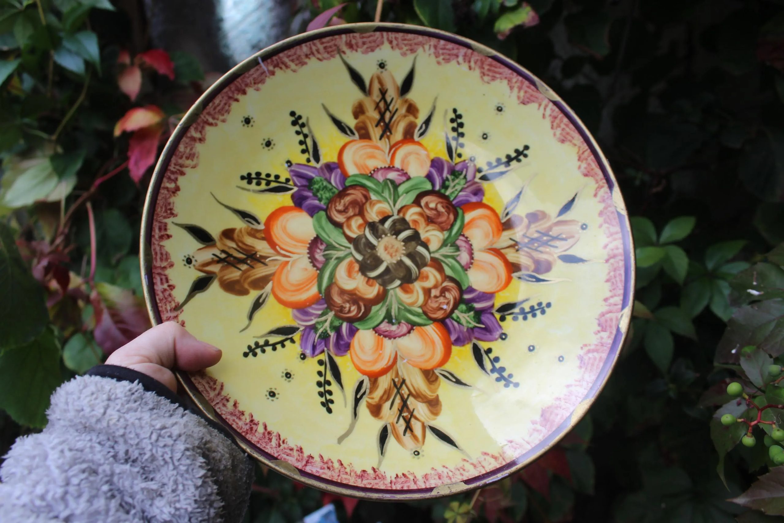Retro round yellow floral ceramic decorative plate - View 2