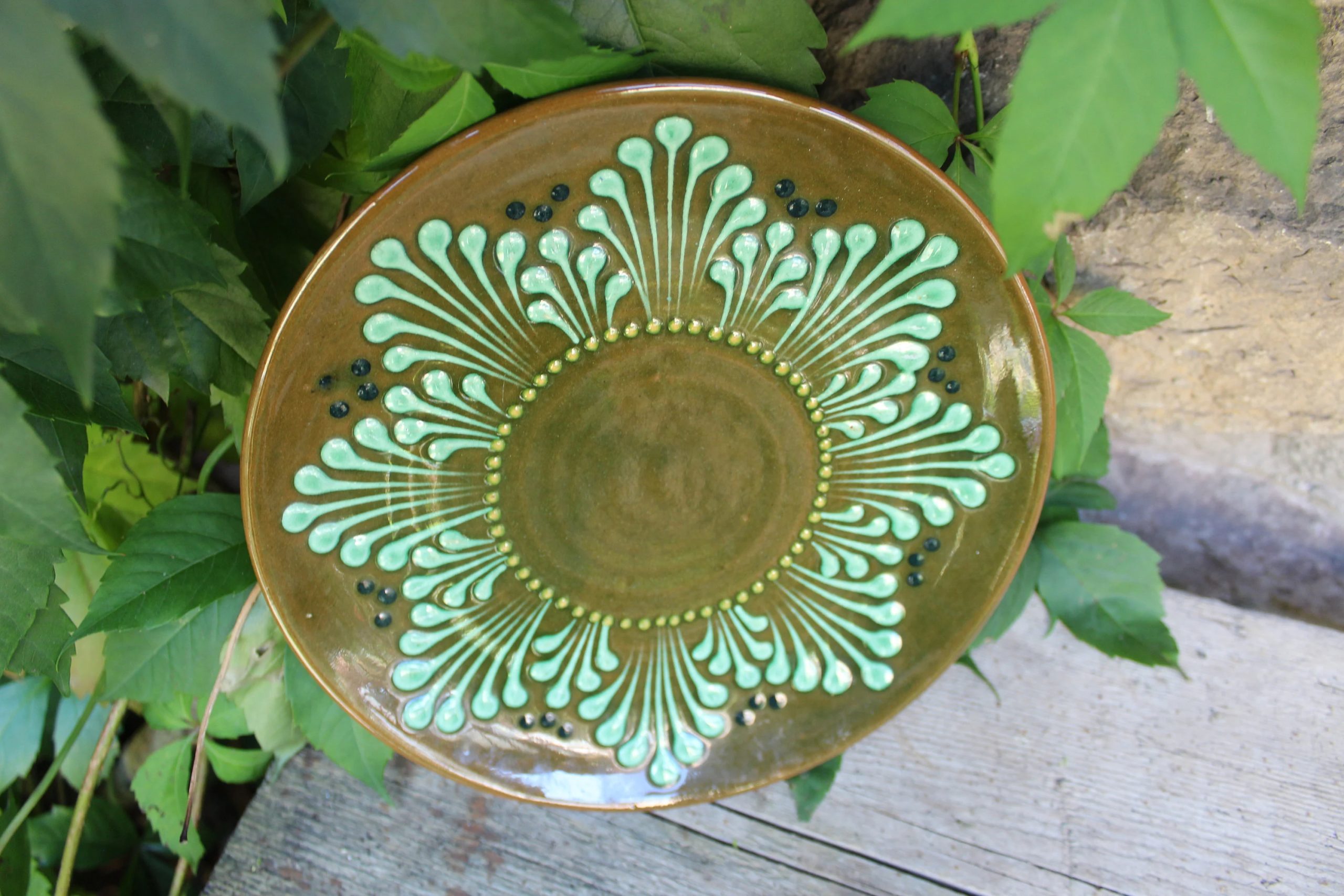 Olive green radial ceramic plate - View 3