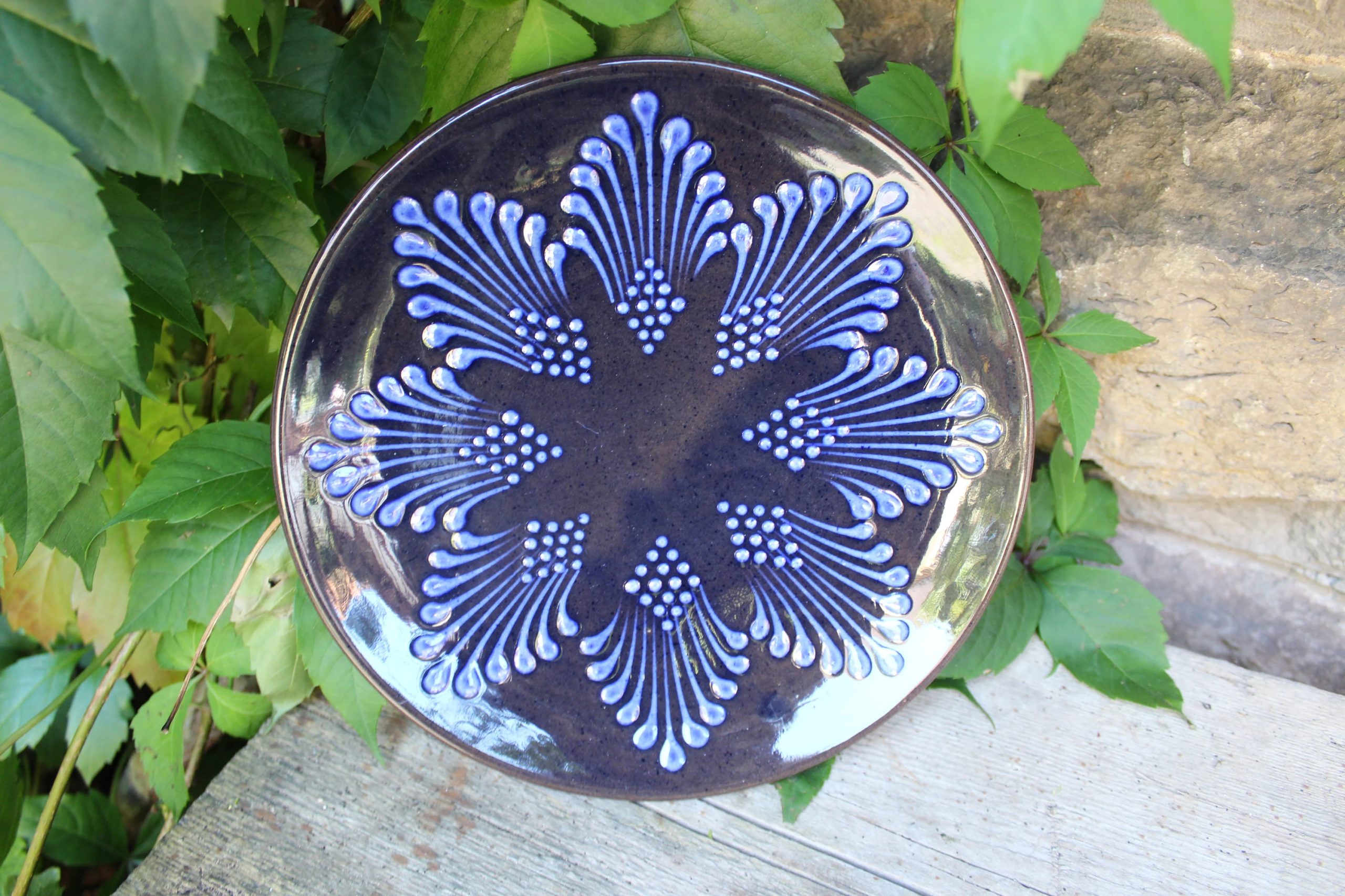 Dark brown floral art ceramic plate - View 3