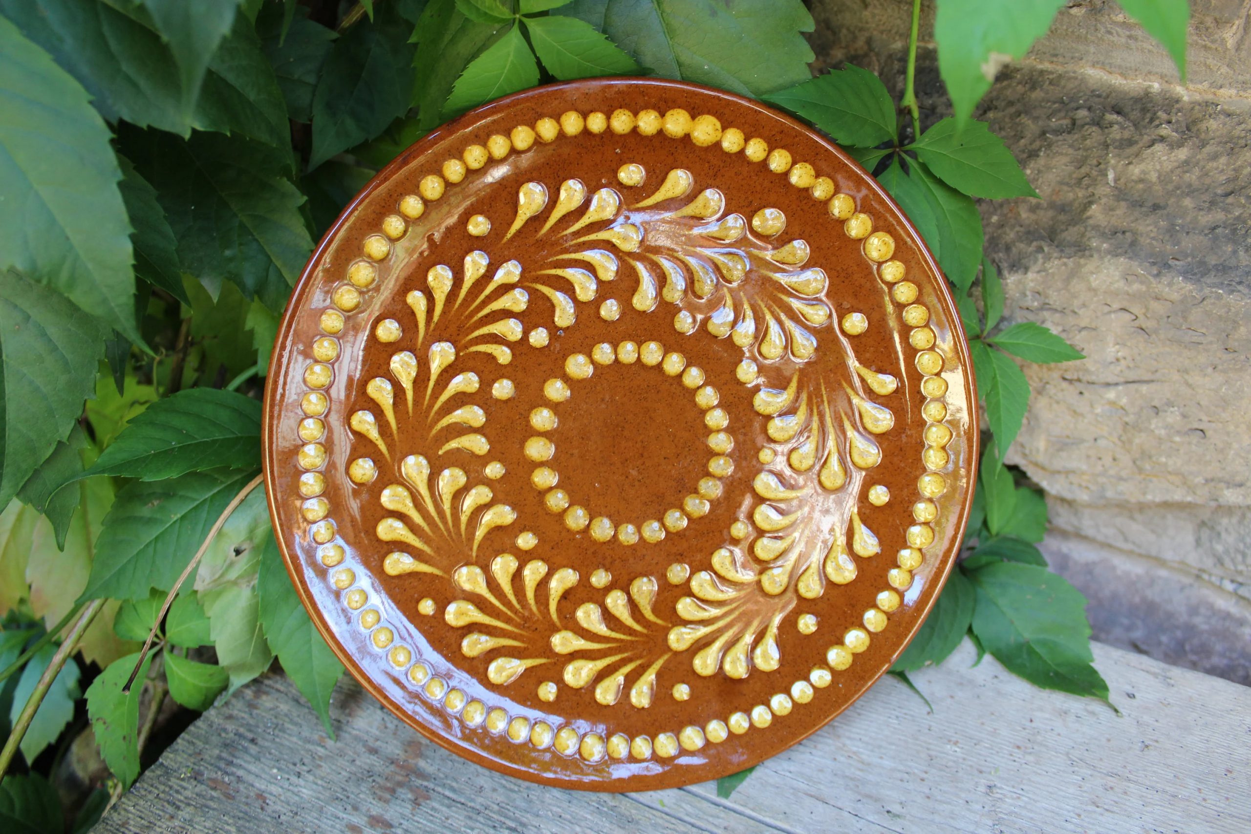 Country style amber ceramic plate