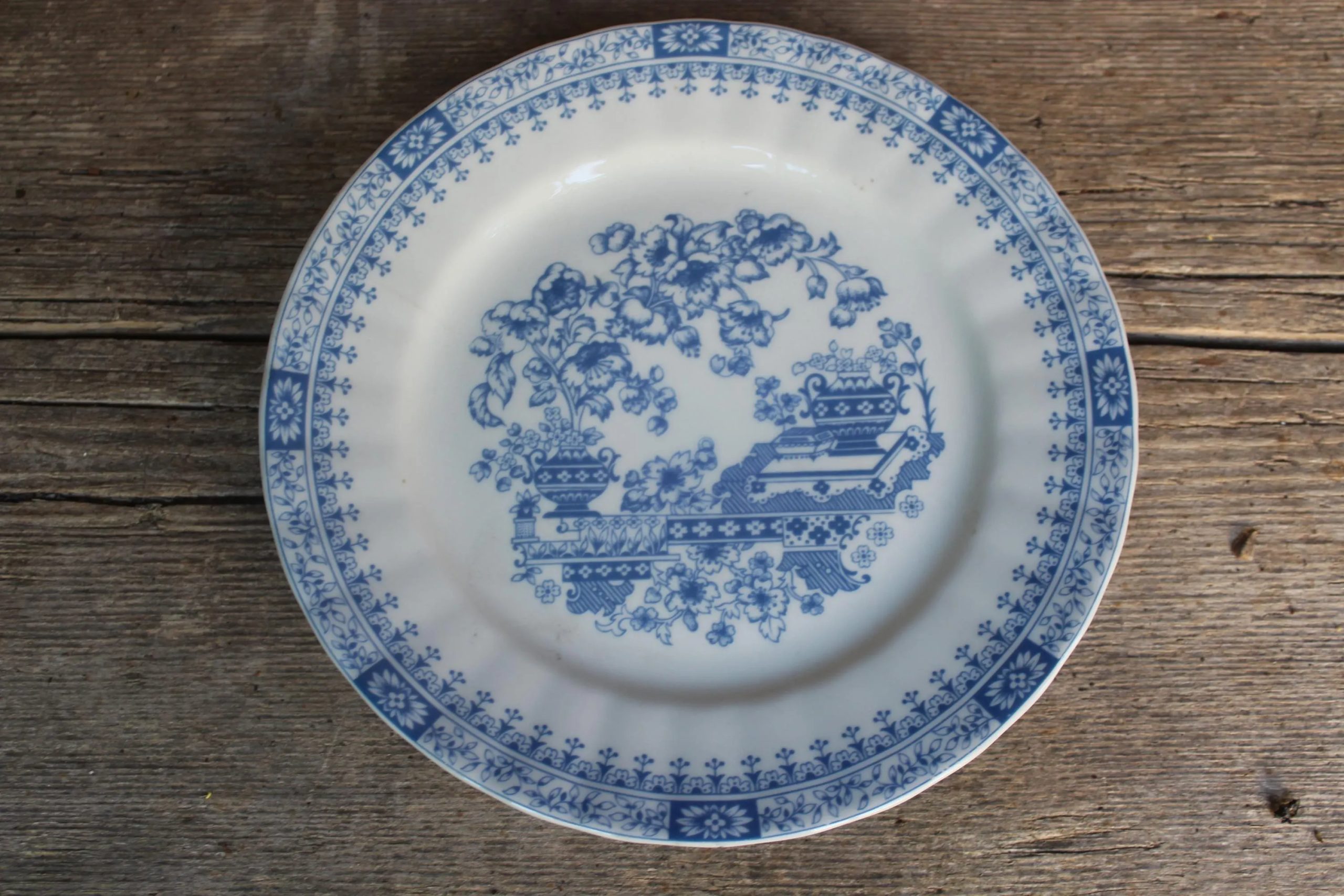 Classic floral blue and white transfer ceramic plate - View 3