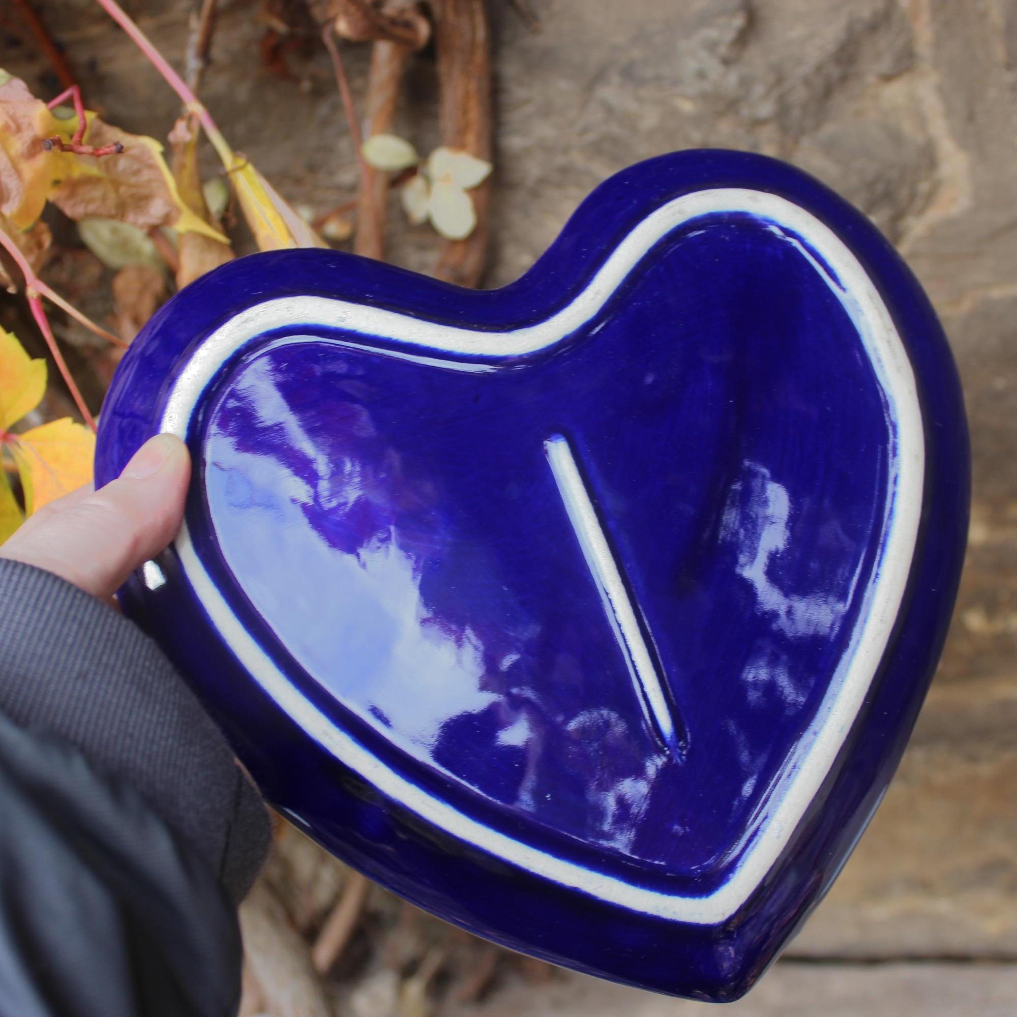 Romantic cobalt blue heart-shaped ceramic plate - View 5